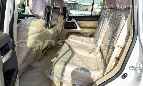 Buy Import Toyota Land Cruiser White Car in Import - Dubai in Enga Buy Import Toyota Land Cruiser White Car in Import - Dubai in Enga