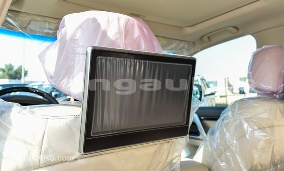 Buy Import Toyota Land Cruiser White Car in Import - Dubai in Enga Buy Import Toyota Land Cruiser White Car in Import - Dubai in Enga