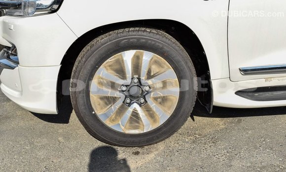 Buy Import Toyota Land Cruiser White Car in Import - Dubai in Enga Buy Import Toyota Land Cruiser White Car in Import - Dubai in Enga