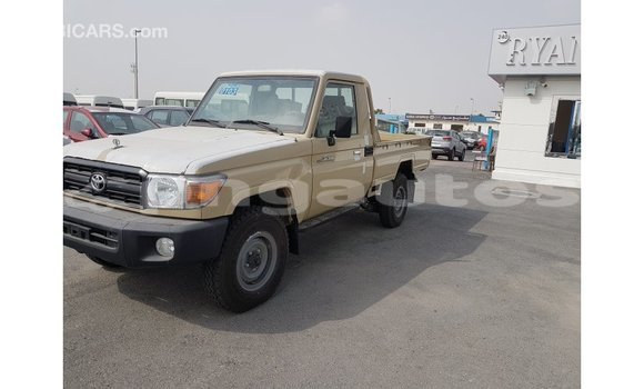 Buy Import Toyota Land Cruiser Beige Car in Import - Dubai in Enga Buy Import Toyota Land Cruiser Beige Car in Import - Dubai in Enga