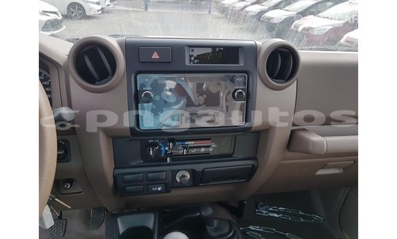 Buy Import Toyota Land Cruiser Beige Car in Import - Dubai in Enga Buy Import Toyota Land Cruiser Beige Car in Import - Dubai in Enga