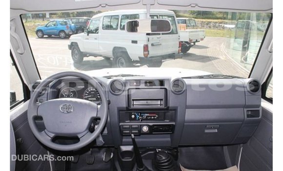 Buy Import Toyota Land Cruiser White Car in Import - Dubai in Enga Buy Import Toyota Land Cruiser White Car in Import - Dubai in Enga