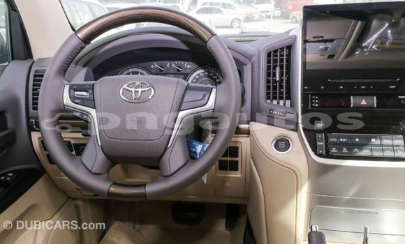 Buy Import Toyota Land Cruiser White Car in Import - Dubai in Enga Buy Import Toyota Land Cruiser White Car in Import - Dubai in Enga