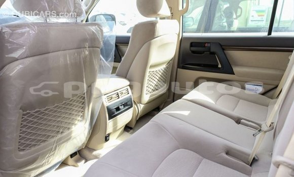 Buy Import Toyota Land Cruiser White Car in Import - Dubai in Enga Buy Import Toyota Land Cruiser White Car in Import - Dubai in Enga