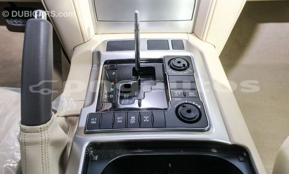 Buy Import Toyota Land Cruiser White Car in Import - Dubai in Enga Buy Import Toyota Land Cruiser White Car in Import - Dubai in Enga
