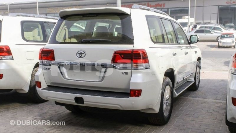 Big with watermark toyota land cruiser enga import dubai 5401