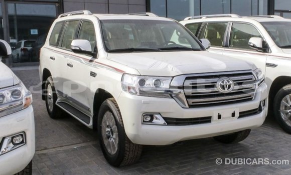 Buy Import Toyota Land Cruiser White Car in Import - Dubai in Enga Buy Import Toyota Land Cruiser White Car in Import - Dubai in Enga