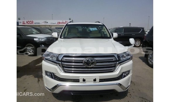 Buy Import Toyota Land Cruiser White Car in Import - Dubai in Enga Buy Import Toyota Land Cruiser White Car in Import - Dubai in Enga