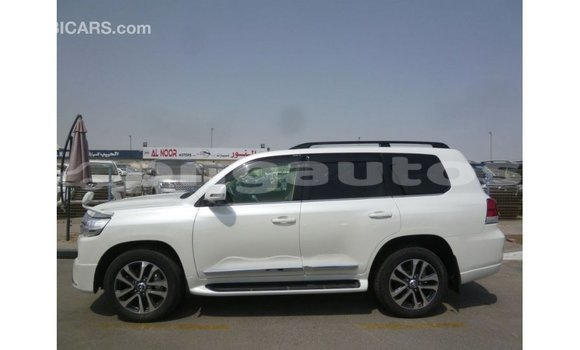 Buy Import Toyota Land Cruiser White Car in Import - Dubai in Enga Buy Import Toyota Land Cruiser White Car in Import - Dubai in Enga