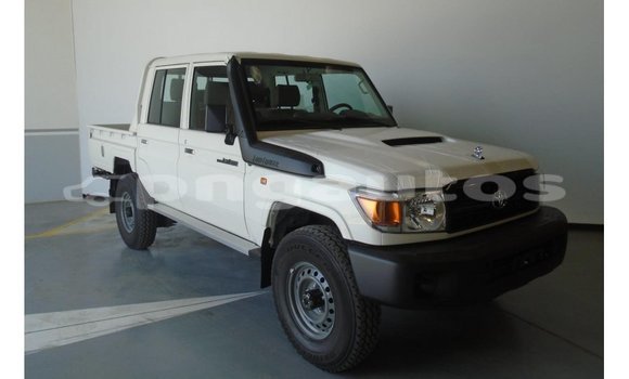 Buy Import Toyota Land Cruiser White Car in Import - Dubai in Enga Buy Import Toyota Land Cruiser White Car in Import - Dubai in Enga