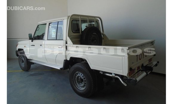 Buy Import Toyota Land Cruiser White Car in Import - Dubai in Enga Buy Import Toyota Land Cruiser White Car in Import - Dubai in Enga