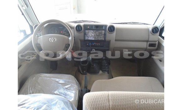Buy Import Toyota Land Cruiser White Car in Import - Dubai in Enga Buy Import Toyota Land Cruiser White Car in Import - Dubai in Enga