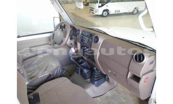 Buy Import Toyota Land Cruiser White Car in Import - Dubai in Enga Buy Import Toyota Land Cruiser White Car in Import - Dubai in Enga