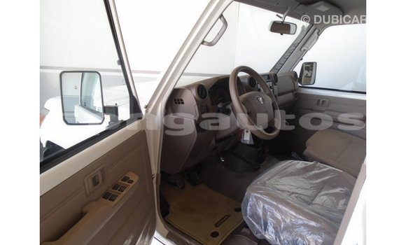 Buy Import Toyota Land Cruiser White Car in Import - Dubai in Enga Buy Import Toyota Land Cruiser White Car in Import - Dubai in Enga