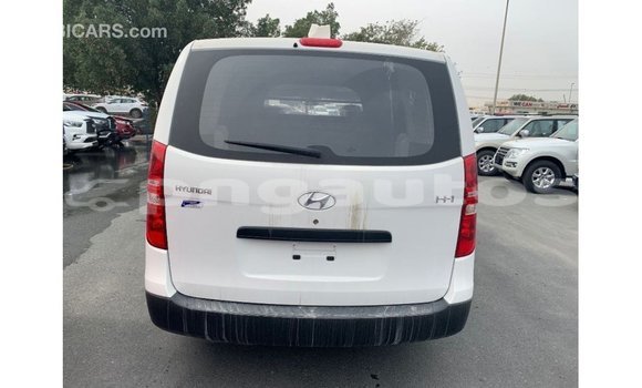 Buy Import Hyundai Cargo White Car in Import - Dubai in Enga Buy Import Hyundai Cargo White Car in Import - Dubai in Enga
