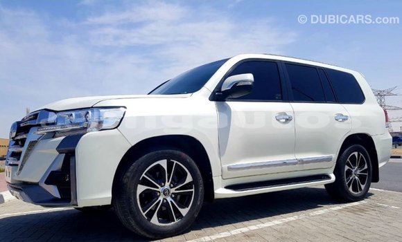 Buy Import Toyota Land Cruiser White Car in Import - Dubai in Enga Buy Import Toyota Land Cruiser White Car in Import - Dubai in Enga