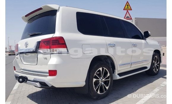 Buy Import Toyota Land Cruiser White Car in Import - Dubai in Enga Buy Import Toyota Land Cruiser White Car in Import - Dubai in Enga