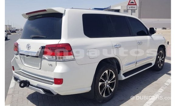 Buy Import Toyota Land Cruiser White Car in Import - Dubai in Enga Buy Import Toyota Land Cruiser White Car in Import - Dubai in Enga