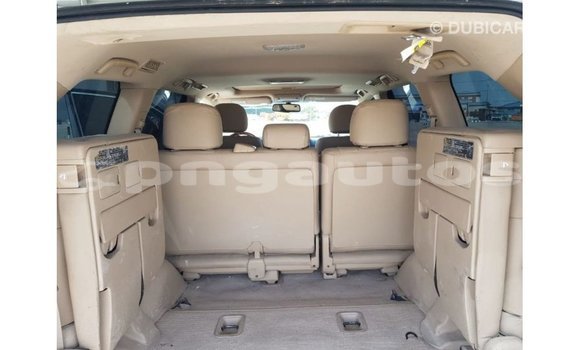 Buy Import Toyota Land Cruiser White Car in Import - Dubai in Enga Buy Import Toyota Land Cruiser White Car in Import - Dubai in Enga