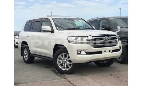 Buy Import Toyota Land Cruiser White Car in Import - Dubai in Enga Buy Import Toyota Land Cruiser White Car in Import - Dubai in Enga