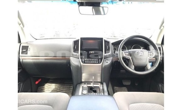 Buy Import Toyota Land Cruiser White Car in Import - Dubai in Enga Buy Import Toyota Land Cruiser White Car in Import - Dubai in Enga