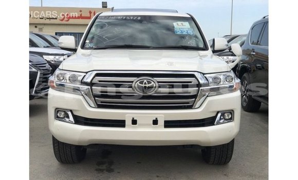 Buy Import Toyota Land Cruiser White Car in Import - Dubai in Enga Buy Import Toyota Land Cruiser White Car in Import - Dubai in Enga