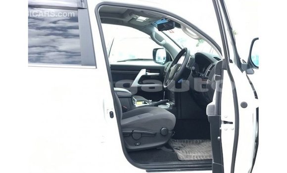 Buy Import Toyota Land Cruiser White Car in Import - Dubai in Enga Buy Import Toyota Land Cruiser White Car in Import - Dubai in Enga
