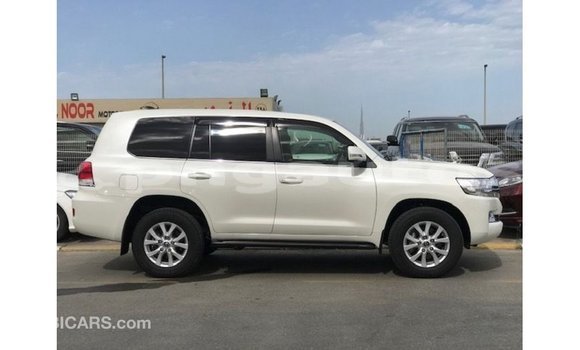 Buy Import Toyota Land Cruiser White Car in Import - Dubai in Enga Buy Import Toyota Land Cruiser White Car in Import - Dubai in Enga