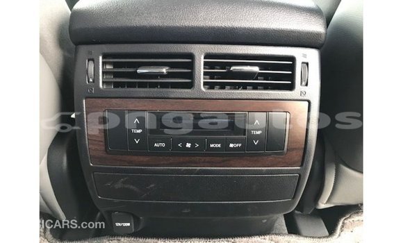 Buy Import Toyota Land Cruiser White Car in Import - Dubai in Enga Buy Import Toyota Land Cruiser White Car in Import - Dubai in Enga