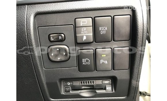 Buy Import Toyota Land Cruiser White Car in Import - Dubai in Enga Buy Import Toyota Land Cruiser White Car in Import - Dubai in Enga