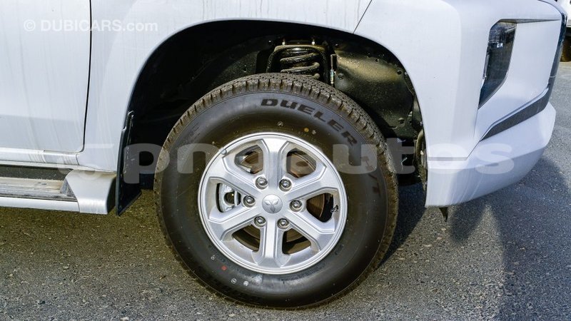 Big with watermark mitsubishi l200 enga import dubai 5455