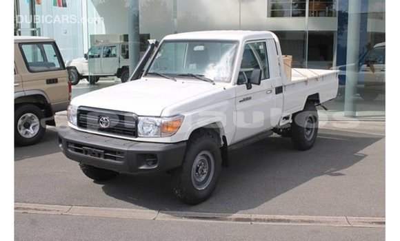 Buy Import Toyota Land Cruiser White Car in Import - Dubai in Enga Buy Import Toyota Land Cruiser White Car in Import - Dubai in Enga