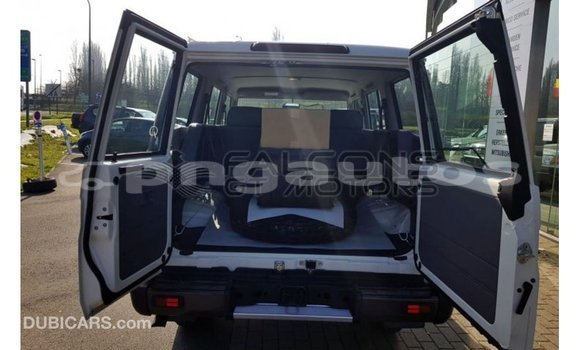 Buy Import Toyota Land Cruiser White Car in Import - Dubai in Enga Buy Import Toyota Land Cruiser White Car in Import - Dubai in Enga