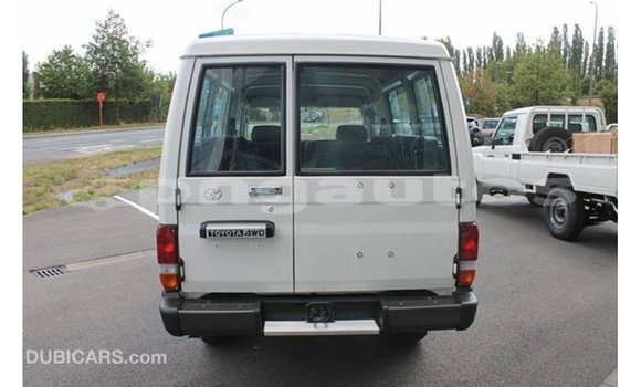 Buy Import Toyota Land Cruiser White Car in Import - Dubai in Enga Buy Import Toyota Land Cruiser White Car in Import - Dubai in Enga
