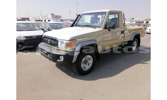 Buy Import Toyota Land Cruiser Beige Car in Import - Dubai in Enga Buy Import Toyota Land Cruiser Beige Car in Import - Dubai in Enga