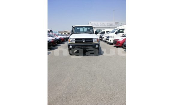 Buy Import Toyota Land Cruiser Beige Car in Import - Dubai in Enga Buy Import Toyota Land Cruiser Beige Car in Import - Dubai in Enga