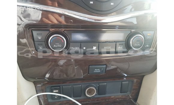 Buy Import Toyota Land Cruiser Beige Car in Import - Dubai in Enga Buy Import Toyota Land Cruiser Beige Car in Import - Dubai in Enga