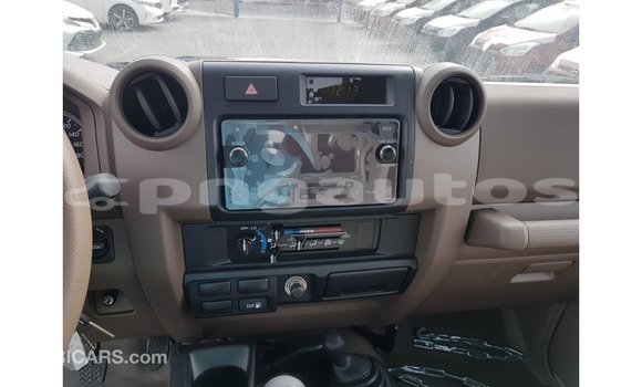 Buy Import Toyota Land Cruiser Beige Car in Import - Dubai in Enga Buy Import Toyota Land Cruiser Beige Car in Import - Dubai in Enga