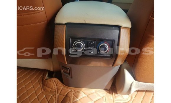 Buy Import Toyota Land Cruiser White Car in Import - Dubai in Enga Buy Import Toyota Land Cruiser White Car in Import - Dubai in Enga