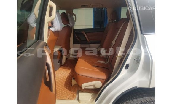 Buy Import Toyota Land Cruiser White Car in Import - Dubai in Enga Buy Import Toyota Land Cruiser White Car in Import - Dubai in Enga