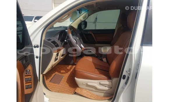 Buy Import Toyota Land Cruiser White Car in Import - Dubai in Enga Buy Import Toyota Land Cruiser White Car in Import - Dubai in Enga
