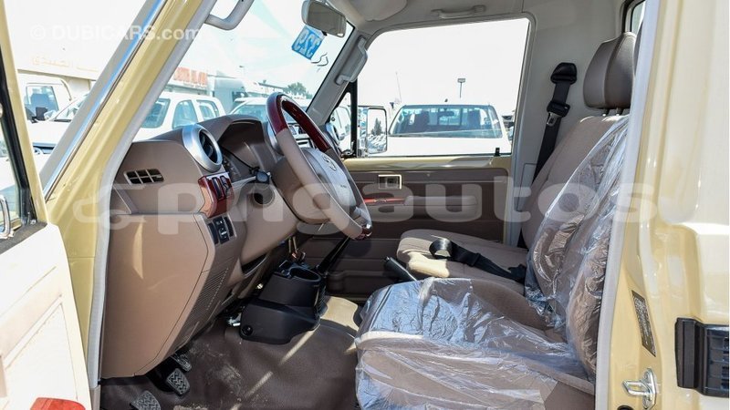 Big with watermark toyota land cruiser enga import dubai 5534