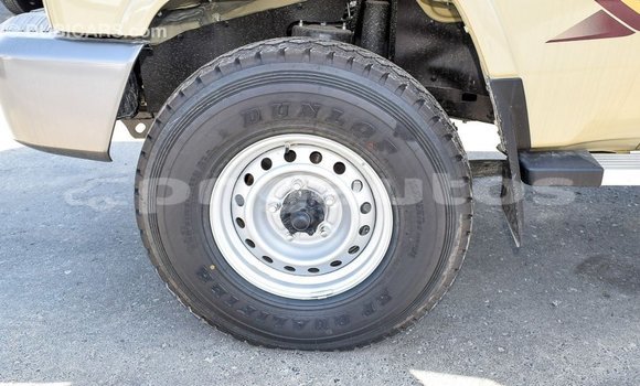 Buy Import Toyota Land Cruiser Beige Car in Import - Dubai in Enga Buy Import Toyota Land Cruiser Beige Car in Import - Dubai in Enga