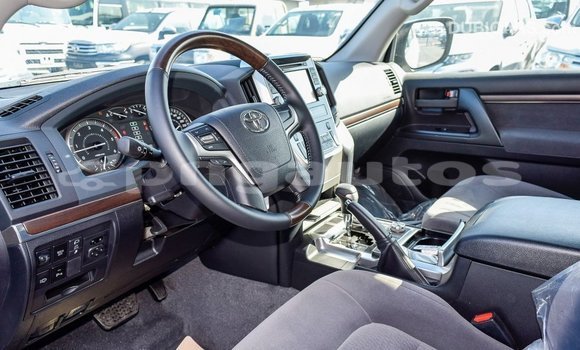 Buy Import Toyota Land Cruiser White Car in Import - Dubai in Enga Buy Import Toyota Land Cruiser White Car in Import - Dubai in Enga