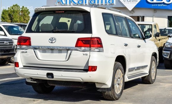 Buy Import Toyota Land Cruiser White Car in Import - Dubai in Enga Buy Import Toyota Land Cruiser White Car in Import - Dubai in Enga