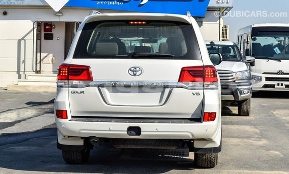 Buy Import Toyota Land Cruiser White Car in Import - Dubai in Enga Buy Import Toyota Land Cruiser White Car in Import - Dubai in Enga