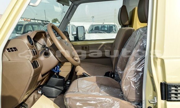 Buy Import Toyota Land Cruiser Beige Car in Import - Dubai in Enga Buy Import Toyota Land Cruiser Beige Car in Import - Dubai in Enga