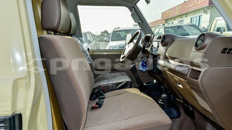 Big with watermark toyota land cruiser enga import dubai 5540