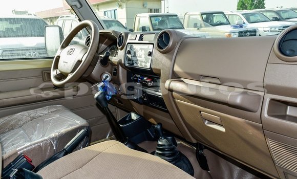 Buy Import Toyota Land Cruiser Beige Car in Import - Dubai in Enga Buy Import Toyota Land Cruiser Beige Car in Import - Dubai in Enga