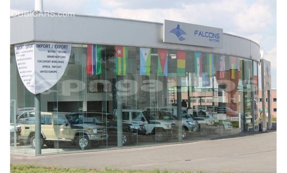 Buy Import Toyota Land Cruiser White Car in Import - Dubai in Enga Buy Import Toyota Land Cruiser White Car in Import - Dubai in Enga